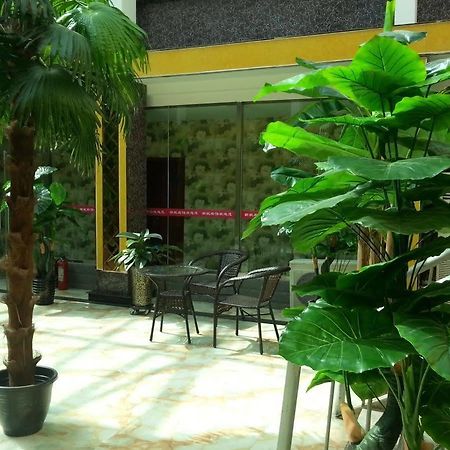 Xinhang Hotel Urumqi Buitenkant foto