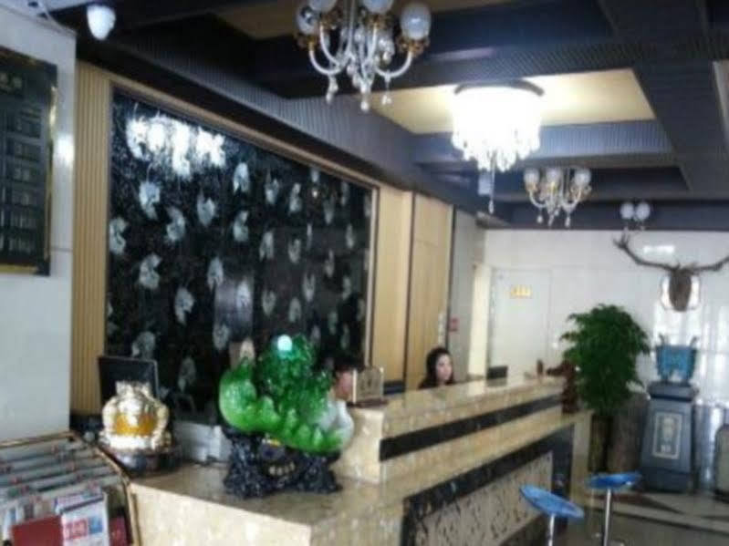 Xinhang Hotel Urumqi Buitenkant foto